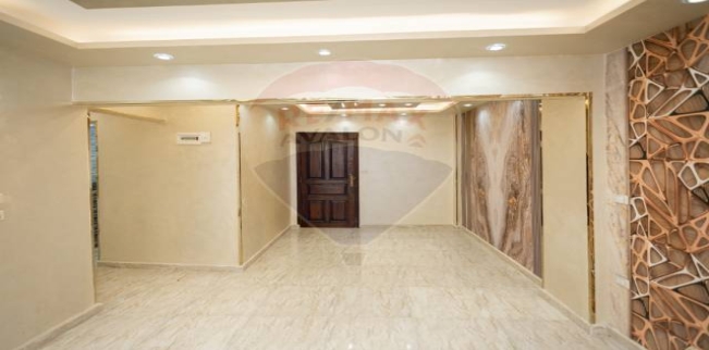 شقة للبيع فى ميامي - قسم المنتزه - الإسكندرية